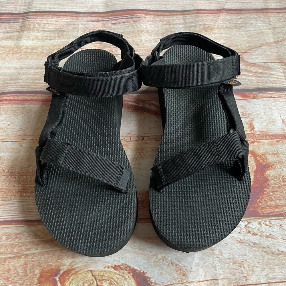 ❤️SOLD❤️Teva Platform Strappy Sandals black size 8